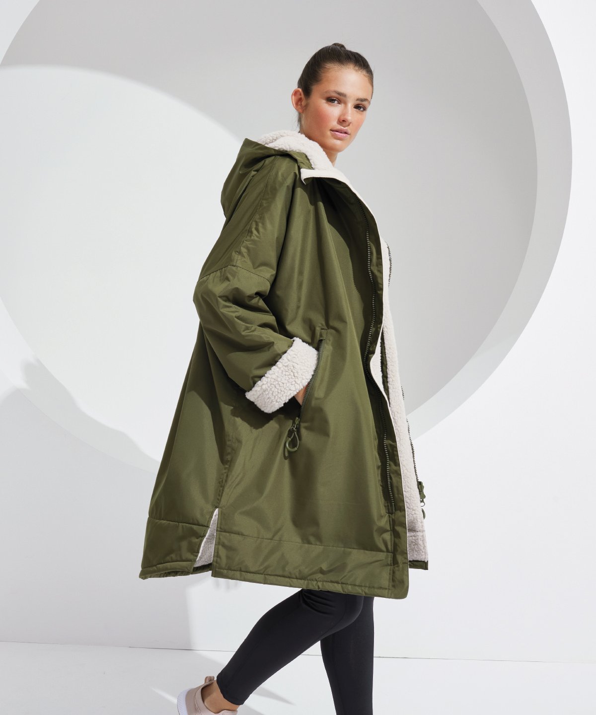 All-seasons waterproof Ladies changing robe