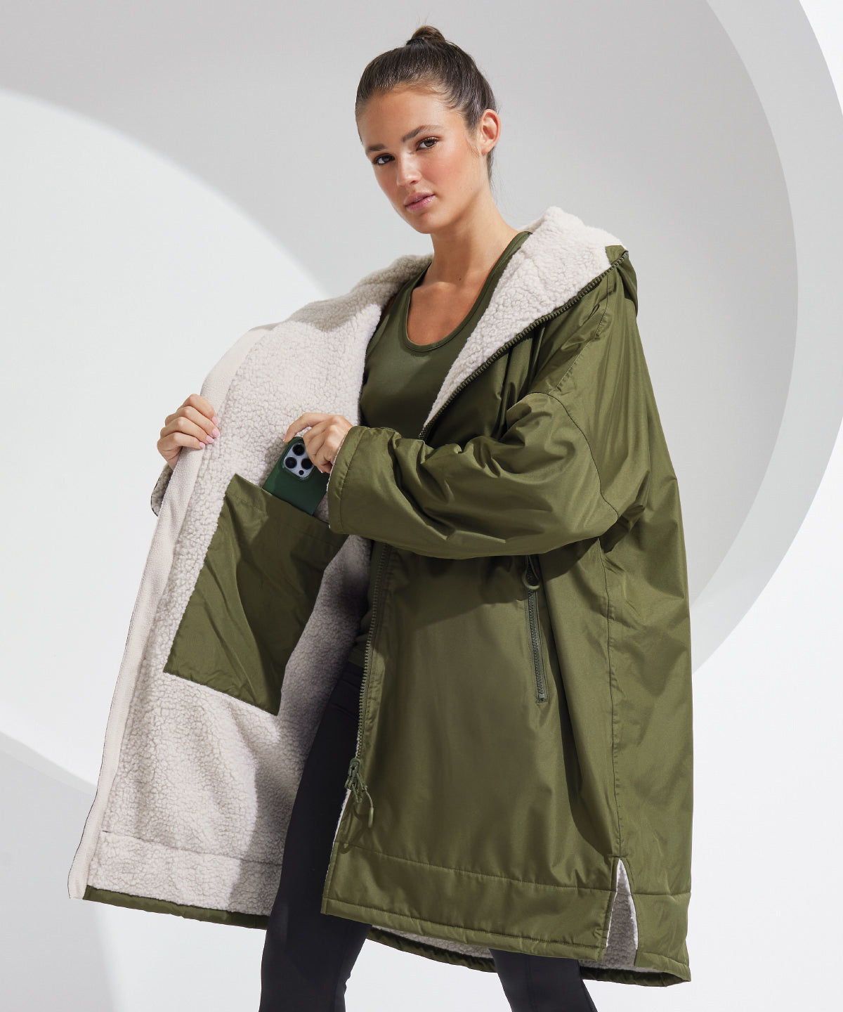 All-seasons waterproof Ladies changing robe